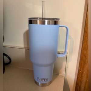 YETI 42oz RAMBLER Straw Mug in Sky Blue.